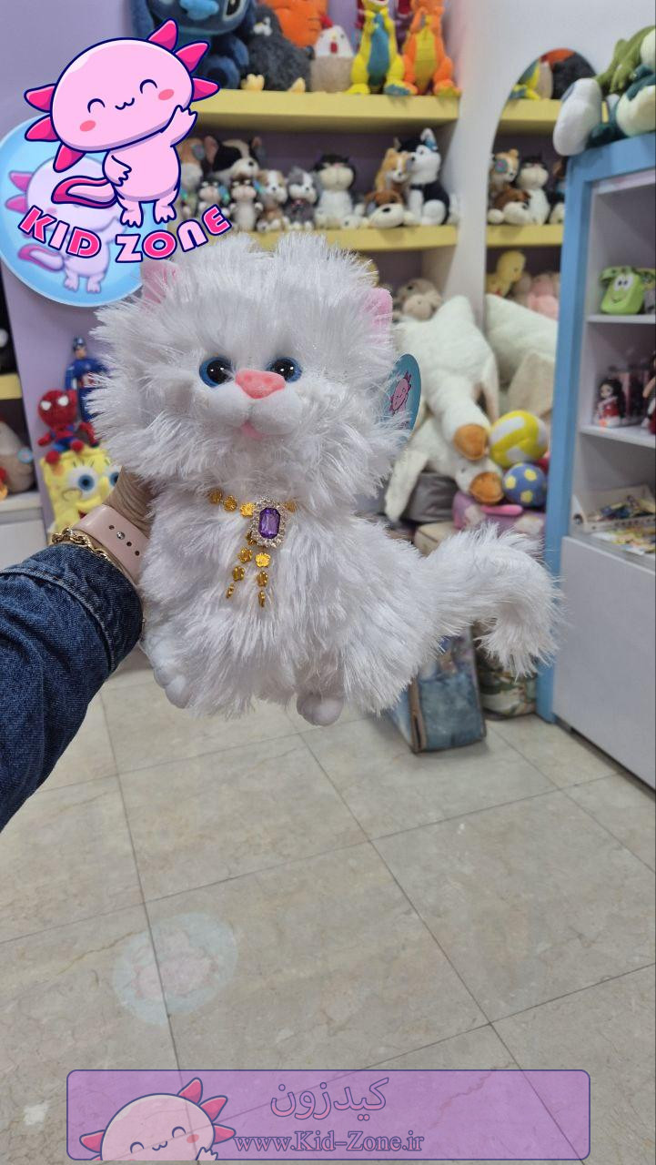 عروسک گربه پشمالوی گردنبنددار